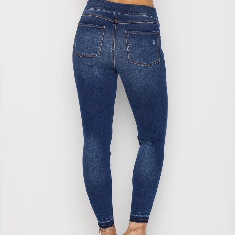 Spanx skinny lightly distressed jeans size S EUC - Picture 2 of 12